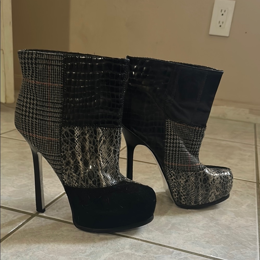 Stylish Black and Gray Women's Ankle Boots